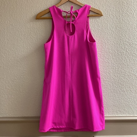 VERYJ neon pink‎ tie back side zip sleeveless mini dress - Picture 5 of 6